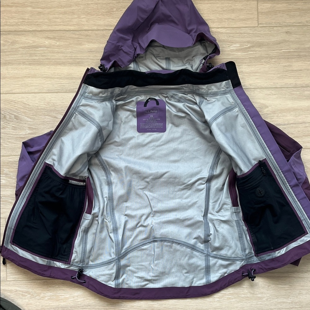 L.L. Bean Women's Gortex Rain Jacket - Picture 3 of 11